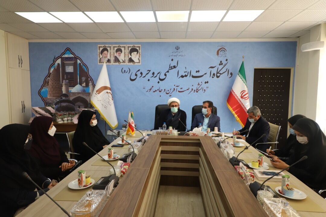 رییس دانشگاه آیت الله بروجردی:  ۶۰ درصد تحصیل‌کرده‌های جامعه بانوان هستند 