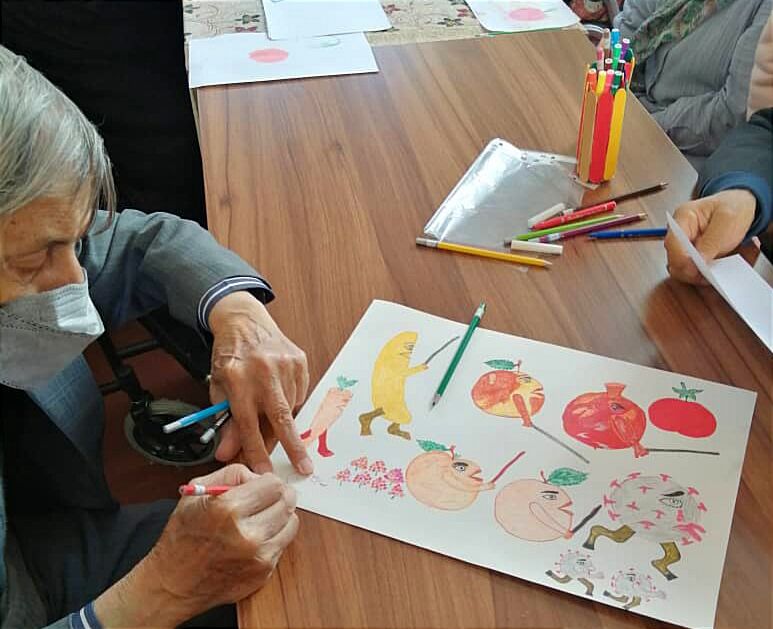 مسابقه نقاشی سالمندان در اقلید برگزار شد مسابقه نقاشی سالمندان در اقلید برگزار شد