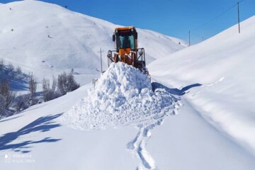 بازگشایی و برف‌روبی مسیرهای روستایی مهاباد