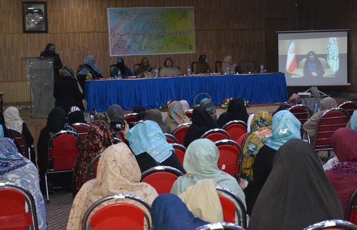 کنفرانس "تاسی بانوان از ابعاد شخصیتی حضرت فاطمه زهرا(س)" در پیشاور برگزار شد