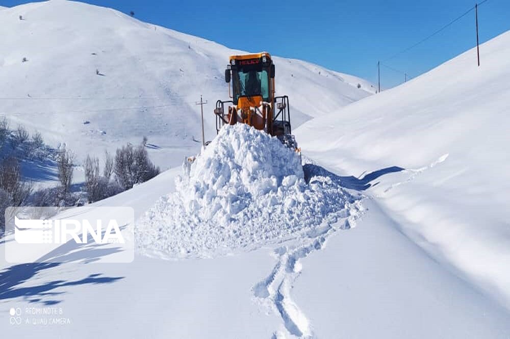 ۱۵ روستای مهاباد همچنان مسدود/ ارتفاع برف به ۳ متر رسید 