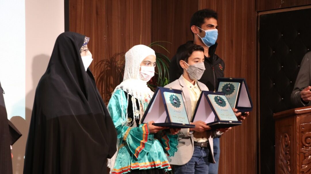 یک استان فارسی برگزیده جایزه ادبی ریحانه شد یک استان فارسی برگزیده جایزه ادبی ریحانه شد