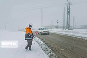 بارش برف در همه محورهای جنوب آذربایجان‌غربی/ راهی مسدود نیست
