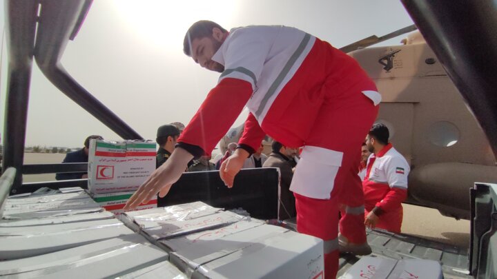 امدادرسانی هوایی به اهالی بخش شهیون دزفول آغاز شد