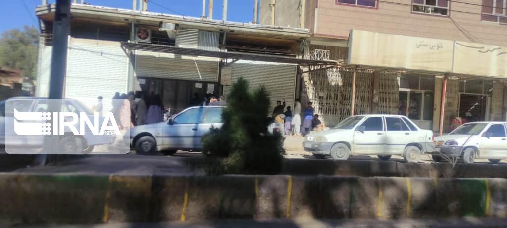 حذف صفهای طولانی مقابل خبازیهای خاش نیازمند عنایت ویژه مسوولان