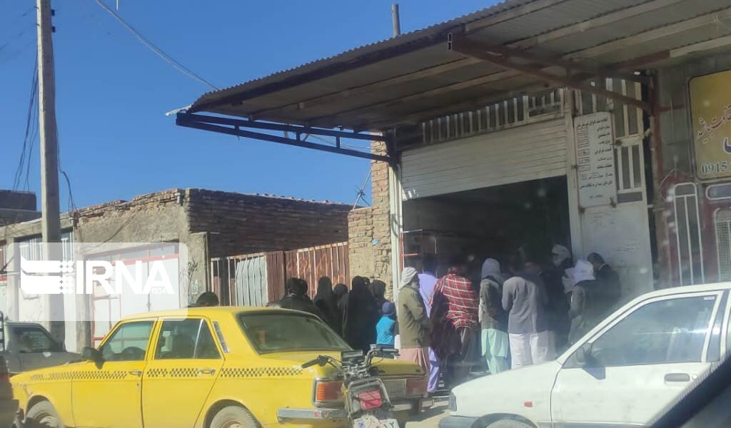 حذف صفهای طولانی مقابل نانواییهای خاش نیازمند ساماندهی خبازیها حذف صفهای طولانی مقابل نانواییهای خاش نیازمند ساماندهی خبازیها