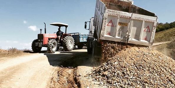 بازسازی راه دسترسی ۹۰۰ خانوار منطقه چم‌گردله پلدختر ضروری است
