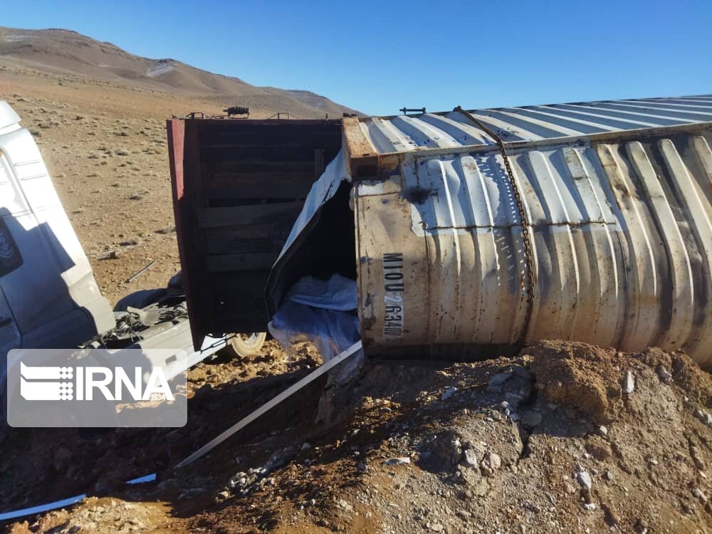 واژگونی تانکر مواد شیمیایی در بوانات فارس/ ۵۰ راس دام بر اثر مصرف آب آلوده تلف شدند واژگونی تانکر مواد شیمیایی در بوانات فارس/ ۵۰ راس دام بر اثر مصرف آب آلوده تلف شدند