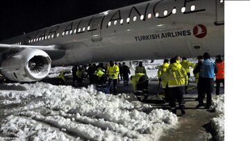 بارش برف باعث اختلال در حمل و نقل هوایی،دریایی و زمینی ترکیه شد