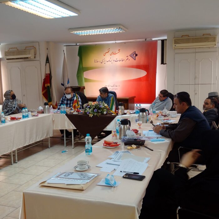 پاشنه آشیل مطبوعات روی میز دفتر مطالعات و برنامهریزی رسانهها