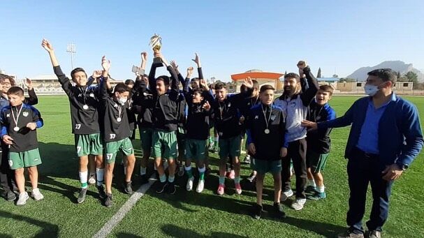 تیم فوتبال ایمان سبز شیراز، راهی مسابقات زیرگروه نوجوانان کشور شد تیم فوتبال ایمان سبز شیراز، راهی مسابقات زیرگروه نوجوانان کشور شد