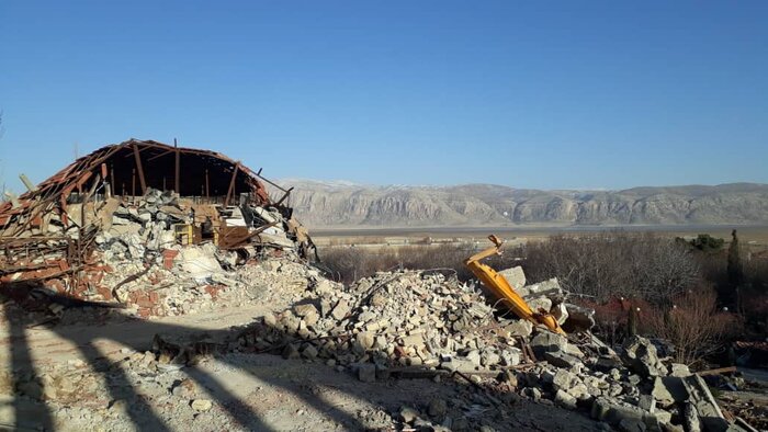 بنای غیرمجاز "کاخ ایرانیان" در منطقه ارژن فارس تخریب شد