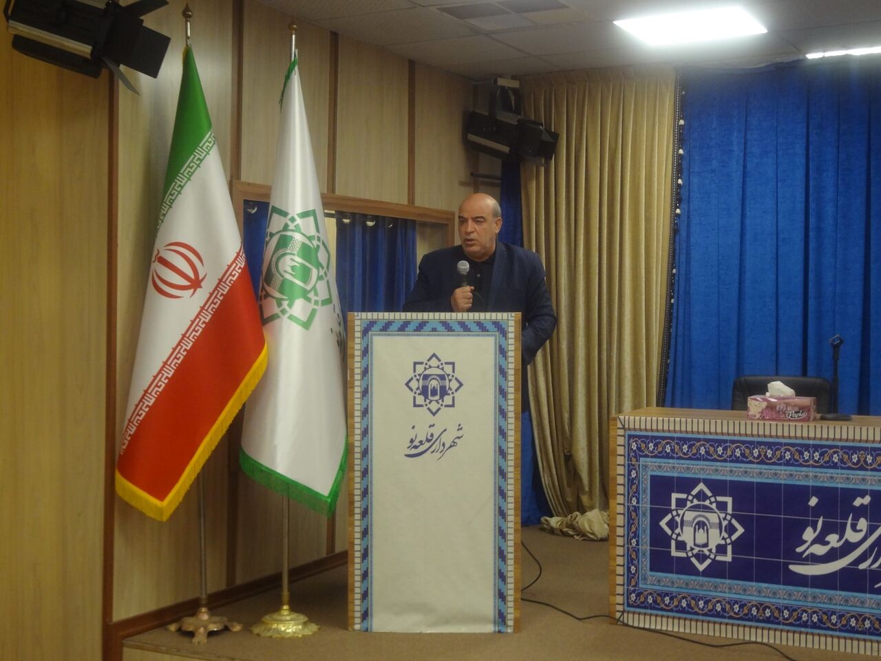 سرریز جمعیت تهران، شهرهای اقماری را با مشکل جدی مواجه کرده است
 سرریز جمعیت تهران، شهرهای اقماری را با مشکل جدی مواجه کرده است