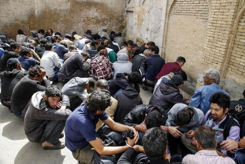 معتادان متجاهر در چهارباغ جمع آوری شدند معتادان متجاهر در چهارباغ جمع آوری شدند