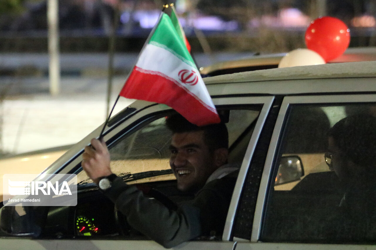 هواداران تیم ملی در شهرستانهای استان تهران جشن گرفتند/ شکست آمریکا دور از دسترس نیست+ فیلم