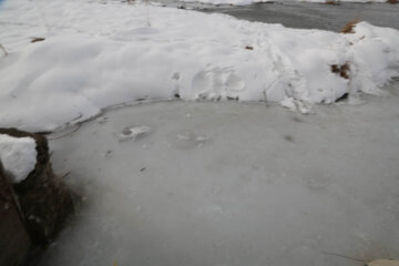 La lac Zaribar gelé en partie 