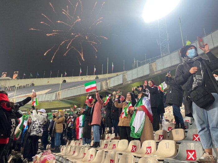 سلام بر آزادی، وداع با درهای بسته