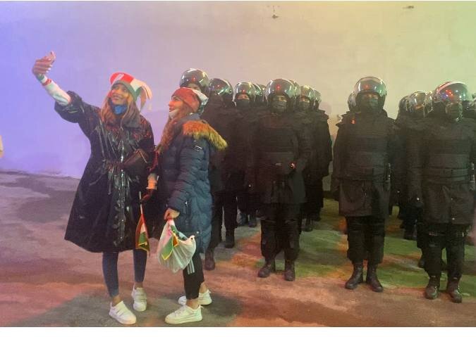 سلام بر آزادی، وداع با درهای بسته