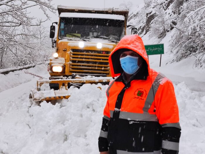 ۶ گروه راهداری مشغول برفروبی جادههای کوهستانی گلستان هستند