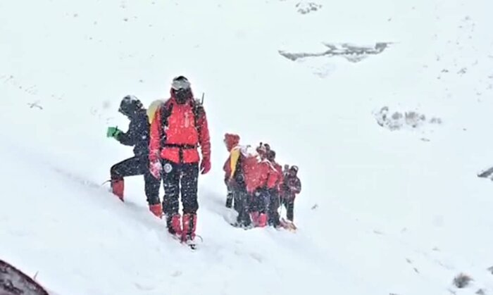 امدادگران دختر جوان کوهنورد را در شمیرانات نجات دادند