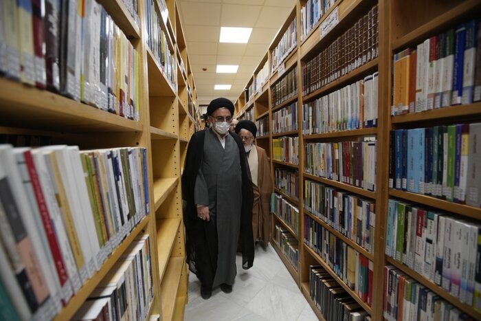 کتابخانه بزرگ صحن حضرت زهرا(س) در حرم امیرالمومنین (ع) گشایش یافت