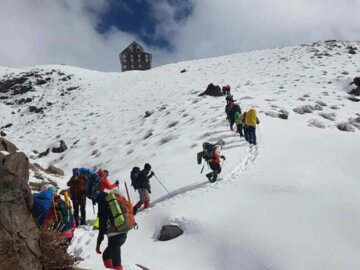 صعود کوهنوردان زنجان و خوزستانی به تفتان