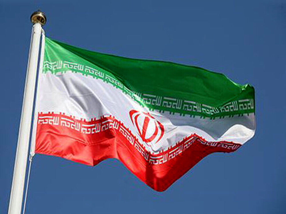 اهتزاز پرچم ایران در بیش از ۸ هزار بقاع متبرکه کشور به مناسبت دهه فجر