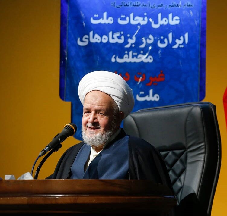 ایجاد مردمسالاری دینی و ارتقای توان دفاعی بدون وابستگی از دستاوردهای مهم انقلاب است