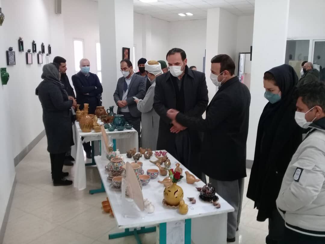 نمایشگاه تخصصی آثار نقطه کوبی، سفال و سرامیک در دیواندره گشایش یافت نمایشگاه تخصصی آثار نقطه کوبی، سفال و سرامیک در دیواندره گشایش یافت