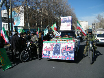 کاروان نمادین ورود حضرت امام به کشور در جنوب شرق تهران راه اندازی شد
