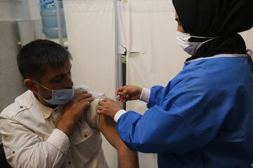دُز یادآور واکسن کرونا به نیروهای کادر درمان خراسان رضوی تزریق می‌شود