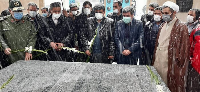 شیرینی آغاز فجر انقلاب با ریزش برف زمستانی در دیار الوند