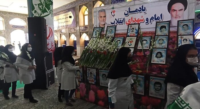 یادمان امام و شهدای انقلاب در کرمان گلباران شد