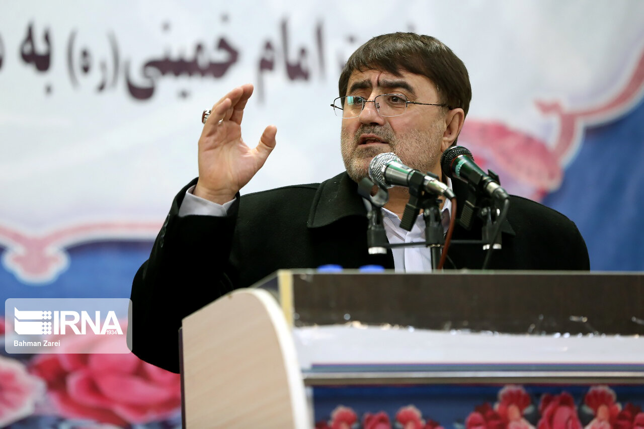 مراسم گرامیداشت دهه فجر در گلزار شهدا کرمانشاه