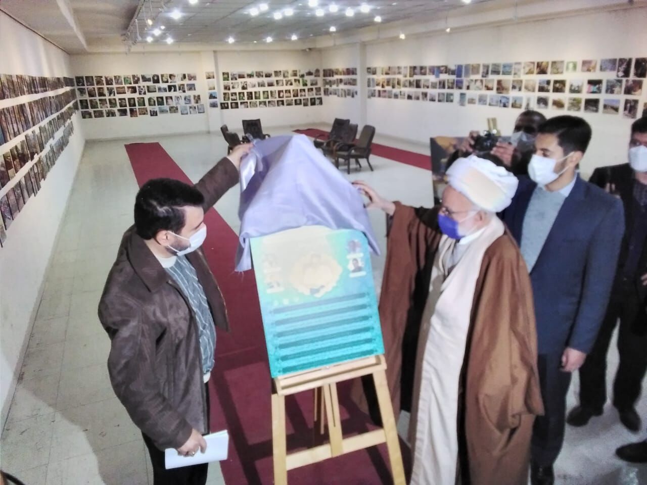نمایشگاه عکس انقلاب اسلامی در اراک گشایش یافت