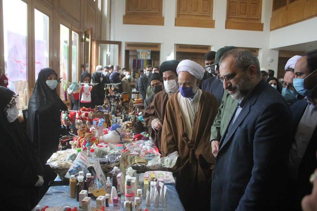 نمایشگاه اقتصاد مقاومتی در بیت تاریخی امام راحل در خمین گشایش یافت 
