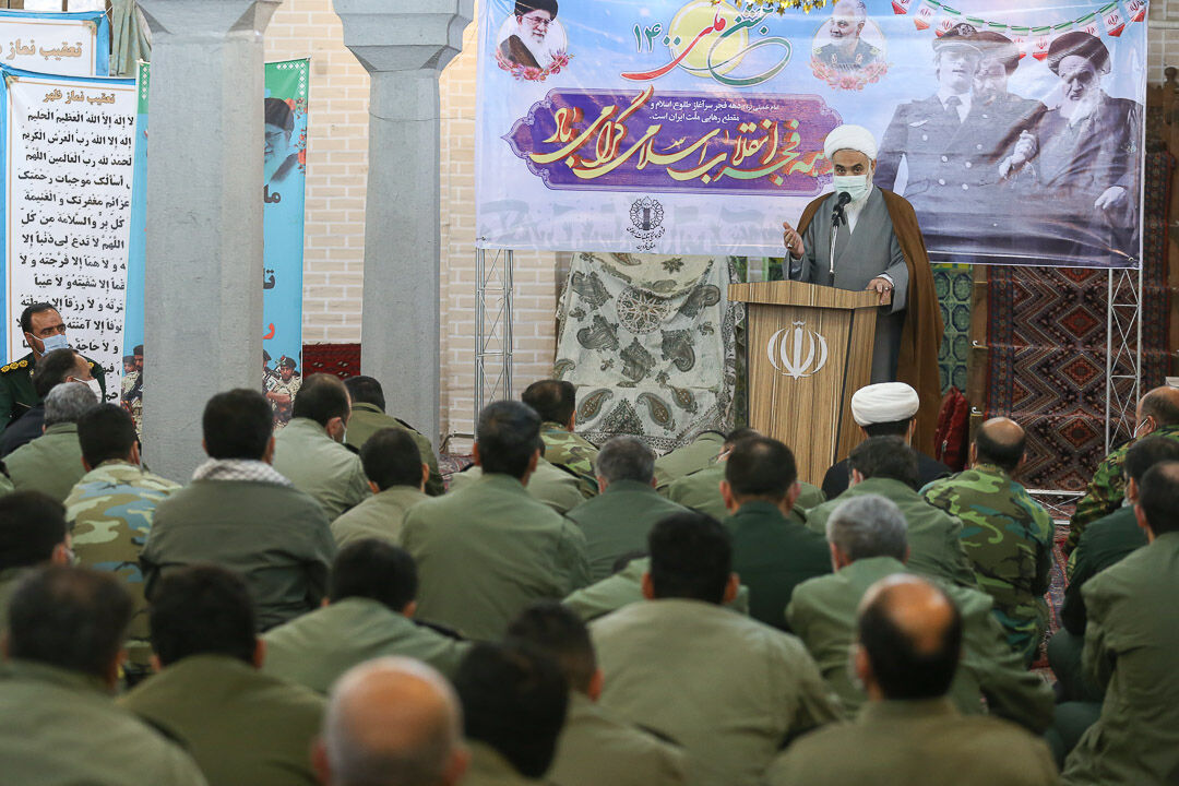 انقلاب اسلامی ولایت الهی را برای ملت ایران به ارمغان آورد