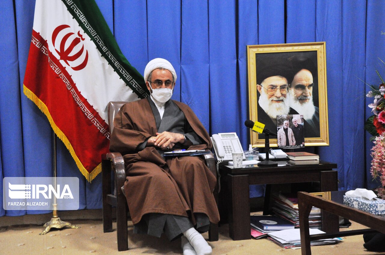 دشمن در تلاش برای فاصله اندازی بین جوانان و اهل بیت (ع) است