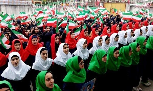 انقلاب اسلامی، بالنده و مقتدر؛ شعار فرهنگیان و دانش‌آموزان در دهه فجر 1400
