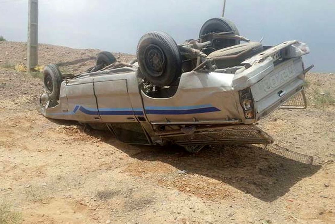 سقوط وانت به دره ۶ نفر را در زرند کرمان به کام مرگ کشاند سقوط وانت به دره ۶ نفر را در زرند کرمان به کام مرگ کشاند