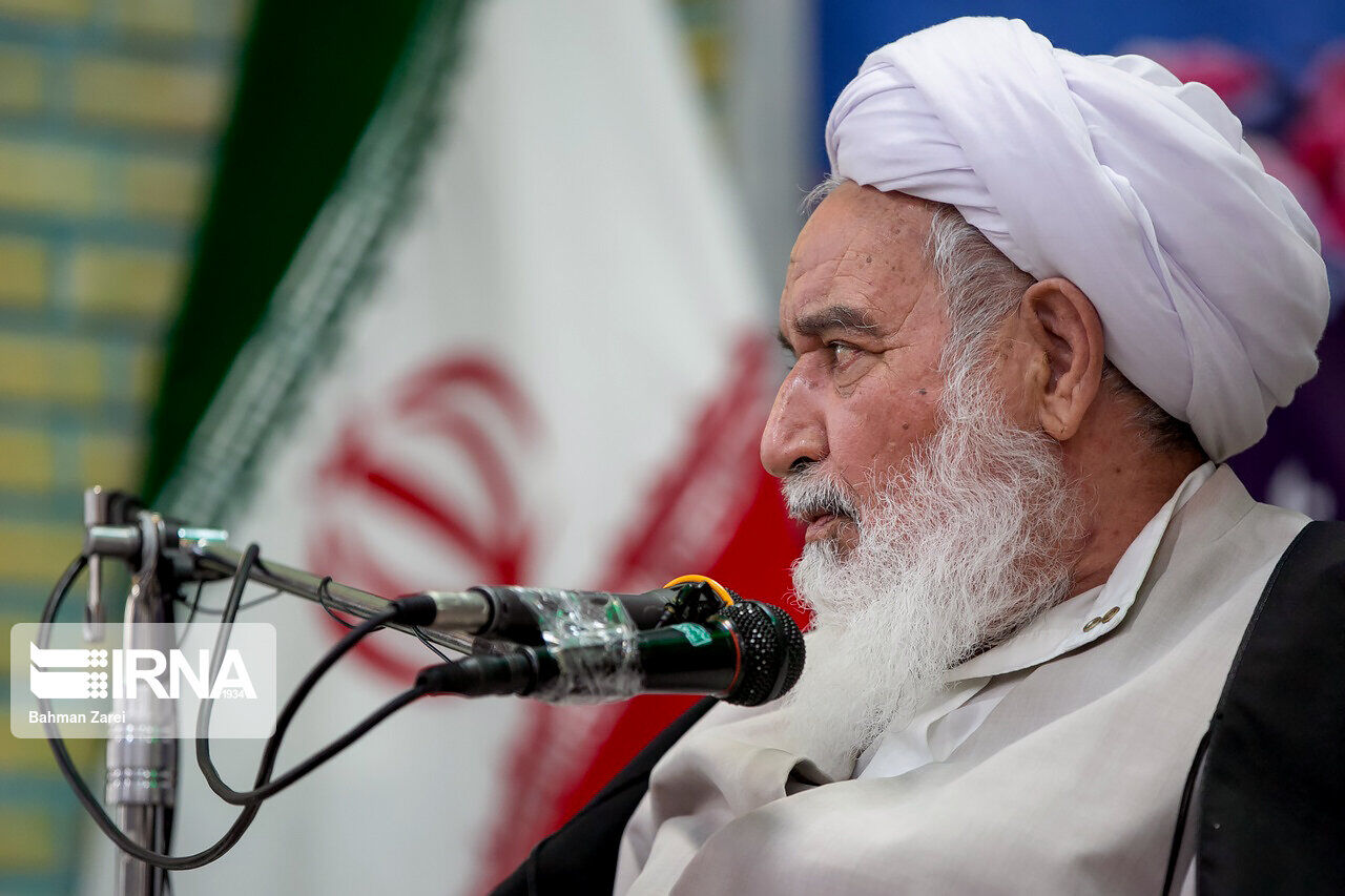 امام جمعه کرمانشاه: ائمه جمعه جهاد تبیین را در اولویت قرار دهند