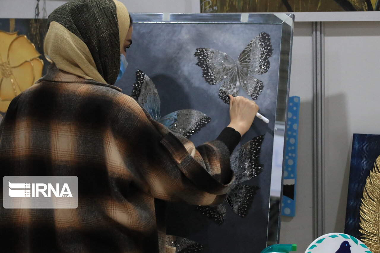 نمایشگاه هنرهای تجسمی در شهرستان بهار گشایش یافت