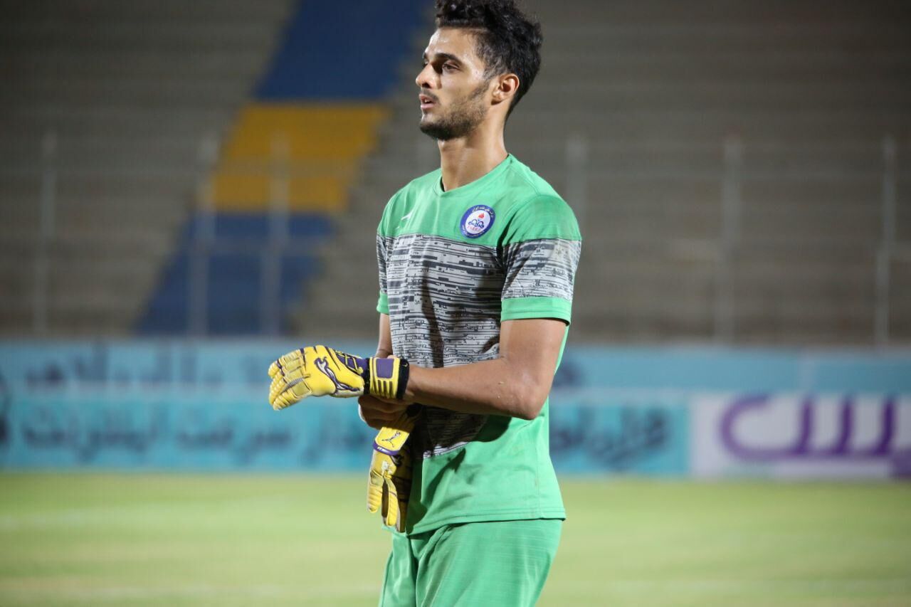 دروازه‌بان تیم فوتبال صنعت نفت قراردادش را فسخ کرد