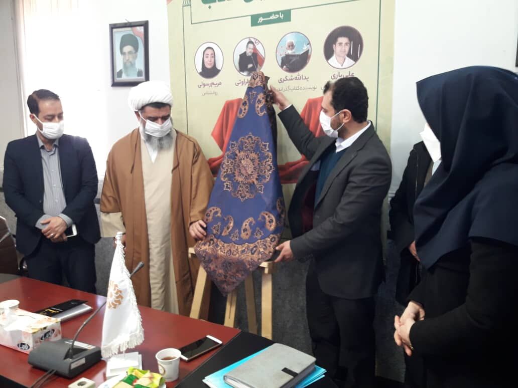 فرماندار بهار: هیچ فناوری دیجیتالی یارای رقابت با کتاب را ندارد فرماندار بهار: هیچ فناوری دیجیتالی یارای رقابت با کتاب را ندارد