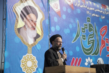 آیین اهتزاز پرچم ایران به مناسبت دهه فجر در اهواز