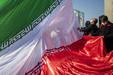 آیین اهتزاز پرچم ایران به مناسبت دهه فجر در اهواز