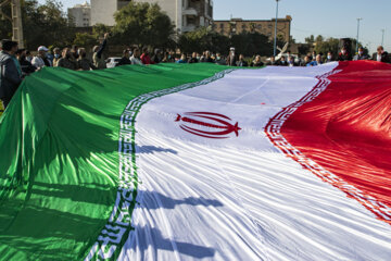 آیین اهتزاز پرچم ایران به مناسبت دهه فجر در اهواز