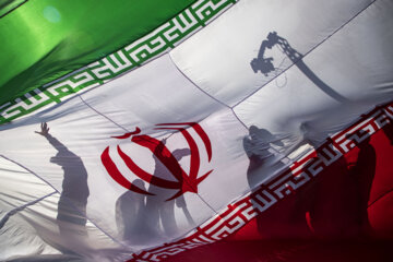 آیین اهتزاز پرچم ایران به مناسبت دهه فجر در اهواز
