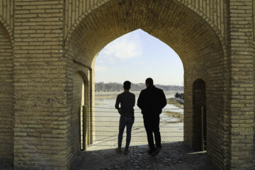 İsfahan’da Zeyenderud nehri yeniden akmaya başladı