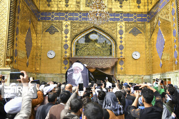 Procession of Grand Ayatollah Saafi Golpaygani in Iraq's Najaf & Karbala